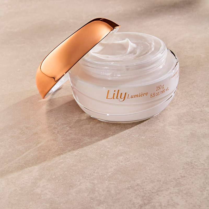 Lily Lumière Crema idratante Satinata, 250 g